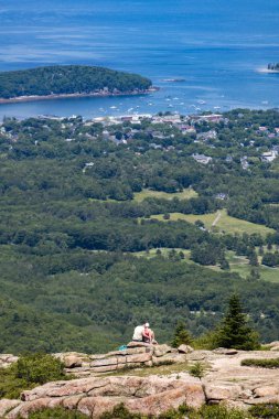 Bar Harbor, Maine, ABD bakarak bir Dağı'nda oturan bir çift