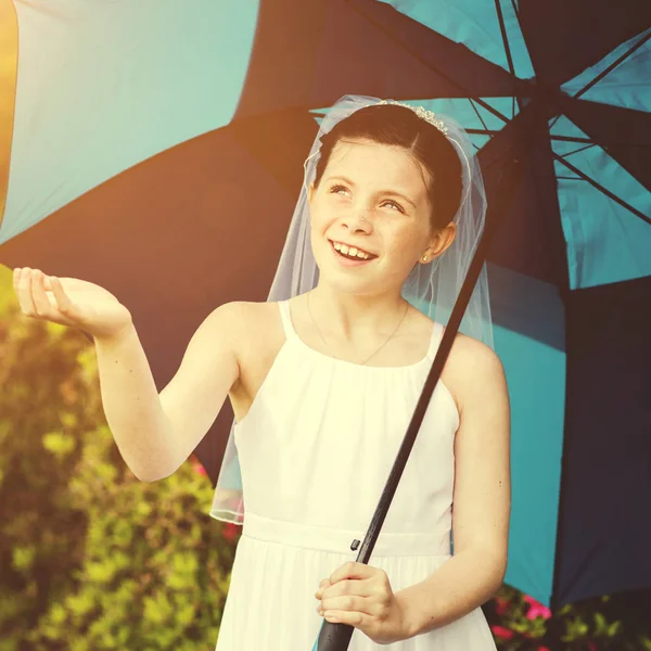 Jeune Fille Robe Communion Sous Parapluie — Photo