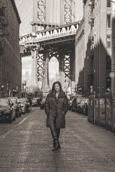 Γυναίκα Αυτοπεποίθηση Στο Μπρούκλιν Νέα Υόρκη Φωτογραφία Αρχείου