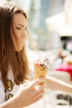 Sıcak yaz aylarında dondurma