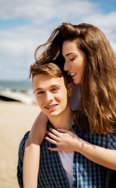 Deniz Tarafında Çift