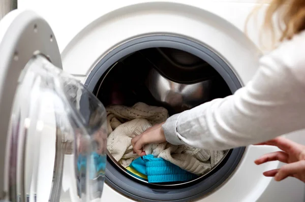 Prepering ruhát mosás. — Stock Fotó