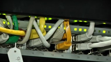 Dijital televizyon sinyal iletimi için donatım işletimi