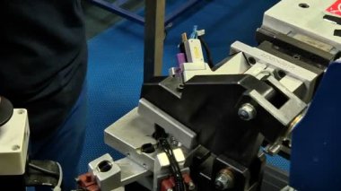 Otomobil üretimi için komponentleri üretim