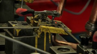 Bileşenlerin otomobil üretimi için kaynak