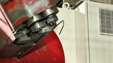Otomobil komponentleri üretim otomatik profil bükme makinası yardımıyla