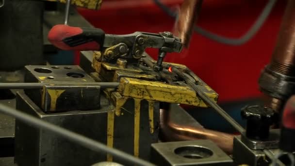 汽车生产零部件的焊接 — 图库视频影像