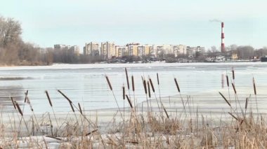 Buz akışı Nehri üzerinde