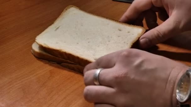 Gesneden brood voor toast — Stockvideo