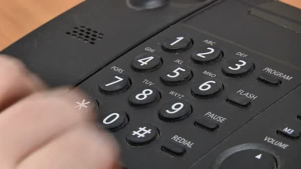 Ringer på en touch tone telefon — Stockvideo