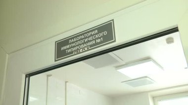 Biyolojik malzeme örnekleri ile araştırma kadın