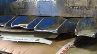 Daha fazla geri dönüşüm karton presleme işlemi paketleme