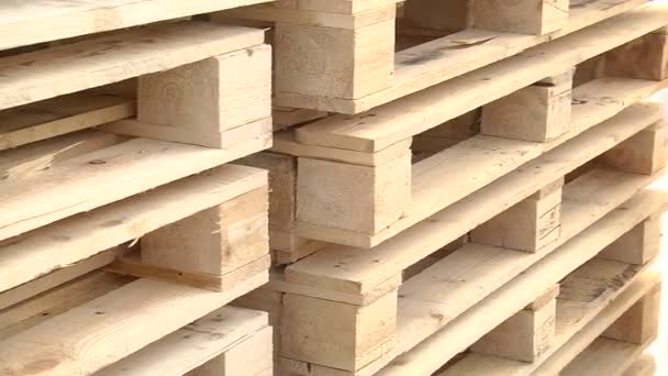 Pile di Europallets in legno pronte per l'uso — Video Stock
