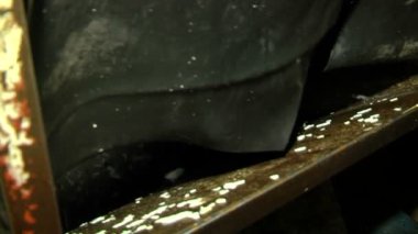 Daha fazla geri dönüşüm için plastik kova taşlama