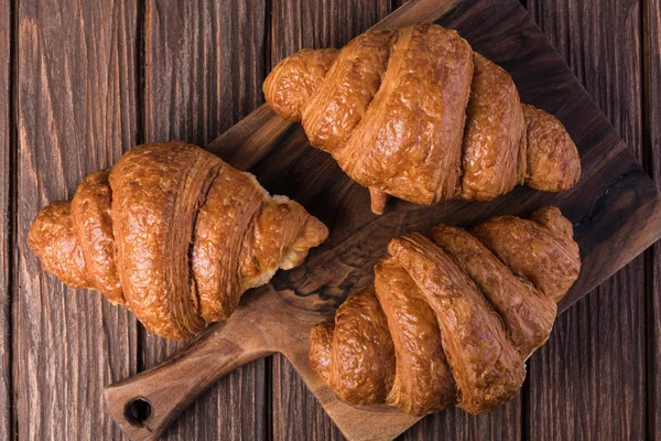 Frissen Sült Croissant Fából Készült Asztal — Stock Fotó