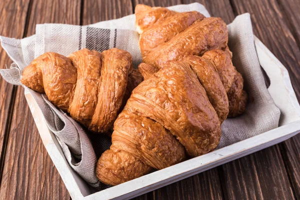 Frissen Sült Croissant Fából Készült Asztal — Stock Fotó