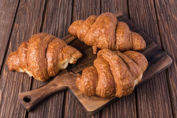 Frissen Sült Croissant Fából Készült Asztal — Stock Fotó