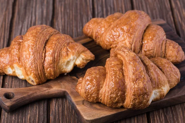 Frissen Sült Croissant Fából Készült Asztal — Stock Fotó