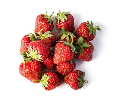 Çilek beyaz arkaplanda izole edildi