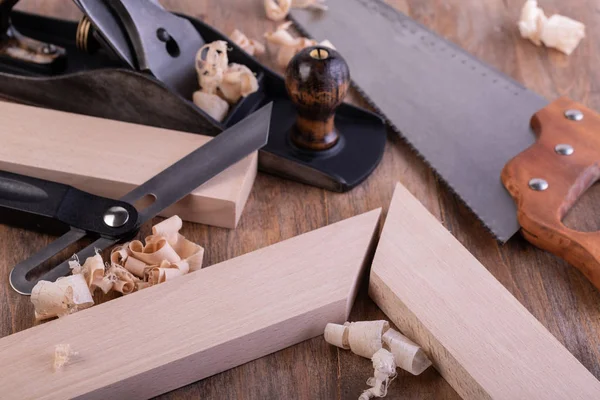 Faanyag Feldolgozo Műszerek Egy Fából Készült Asztal — Stock Fotó