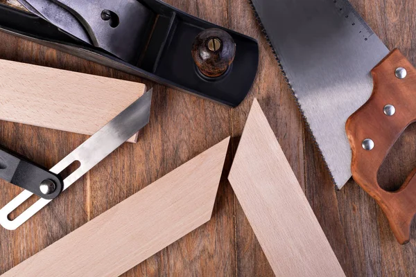 Holzbearbeitungswerkzeuge Auf Einem Holztisch — Stockfoto