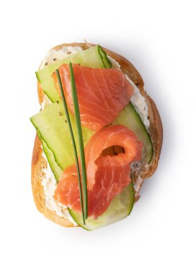 Beyaz arka plan üzerinde geleneksel İtalyan Bruschetta