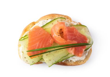 Beyaz arka plan üzerinde geleneksel İtalyan Bruschetta