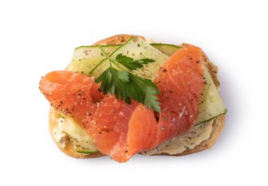 Beyaz arka plan üzerinde geleneksel İtalyan Bruschetta