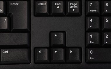 Beyaz arka plan üzerinde izole üstten görünüm masaüstü bilgisayar klavye