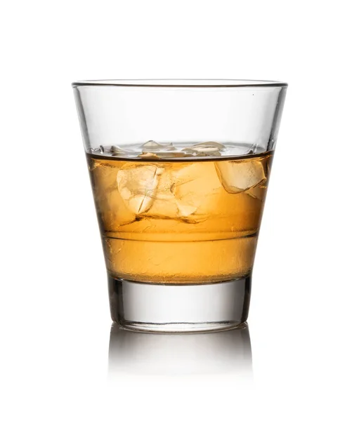 Glas Whisky Und Eis Isoliert Weißen Hintergrund — Stockfoto