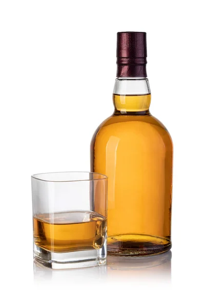 Láhev Whisky Sklo Izolovaných Bílém Pozadí — Stock fotografie