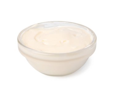 Beyaz arkaplanda izole edilmiş mayonez kasesi