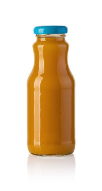 Beyaz arka plan üzerinde izole meyve suyu şişesi