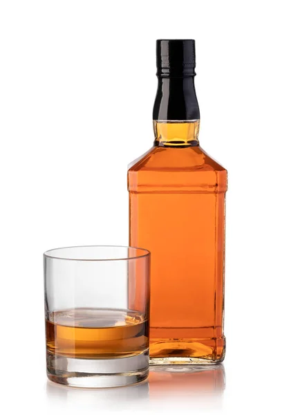 那瓶威士忌和玻璃 — 图库照片