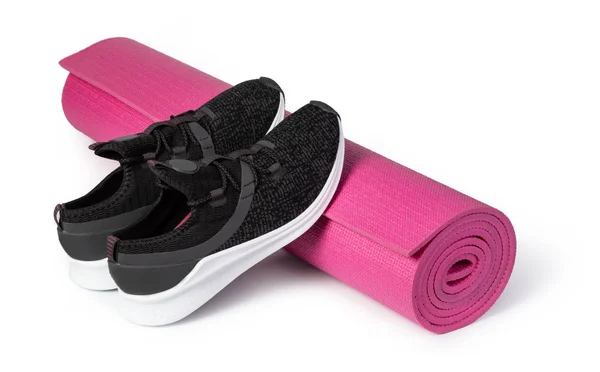 Zapatillas Deportivas Esterilla Yoga Aisladas Sobre Fondo Blanco — Foto de Stock