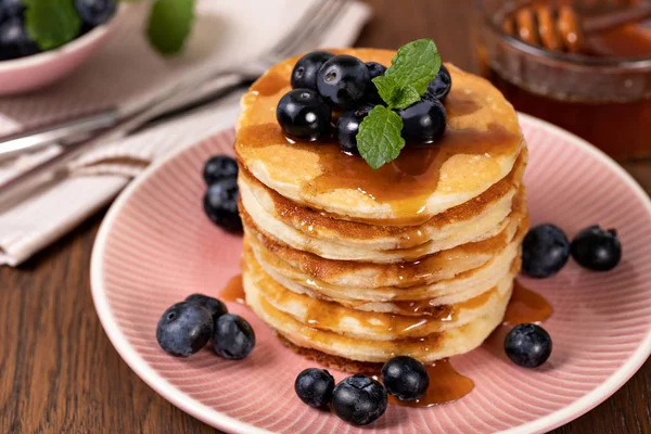 Pancakes with fresh berry — Stock Photo, Image