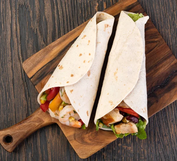 Burrito with vegetables and tortilla — Stock Photo, Image