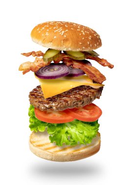 Uçan burger beyaz arka planda izole edilmiş.