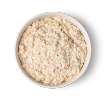 Beyaz arka planda yulaf ezmeli kase