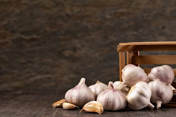 Knoblauchzehen Und Zwiebeln Vintage Tisch — Stockfoto