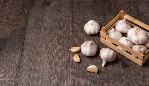 Garlic Cloves Bulb Vintage Wooden Table — Stock Photo, Image