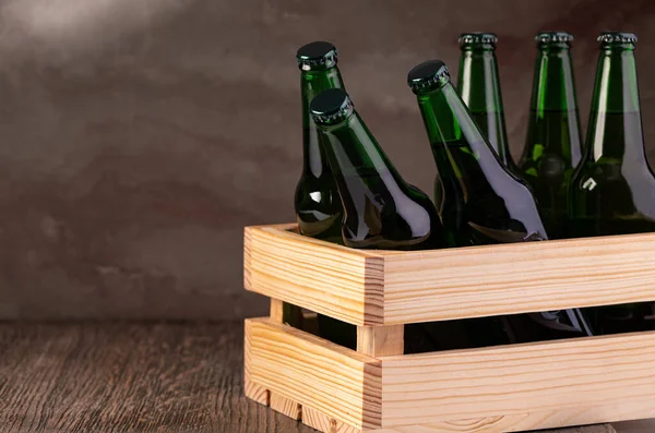 Drewniane Pudełko Piwie Izolowane Drewnianym — Zdjęcie stockowe