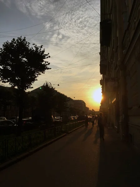 Coucher de soleil dans le vieux centre de Saint-Pétersbourg — Photo
