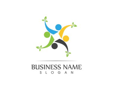 Sağlık görevlileri logo tasarımı çizimleri yapıyor