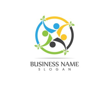 Sağlık görevlileri logo tasarımı çizimleri yapıyor