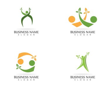 Sağlık görevlileri logo tasarımı çizimleri yapıyor