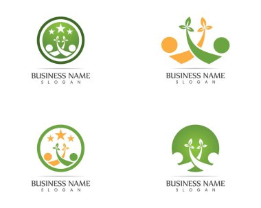 Sağlık görevlileri logo tasarımı çizimleri yapıyor