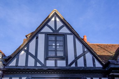 Eski geleneksel ev üstünde pencere görünümünü kapatın. Canterbury, İngiltere.