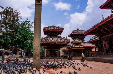 Katmandu, Nepal - 2 Mayıs: Durbar kare görünümü açık. Indrapur Tapınağı ve Vishnu Tapınağı.