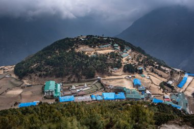 Namche'nın Bazaarı manzara görünümü. Sagarmatha (Everest) Milli Parkı, Nepal.